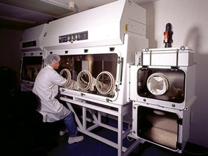 isolatore per test di sterilità / classe III / per l'industria farmaceutica / da terra