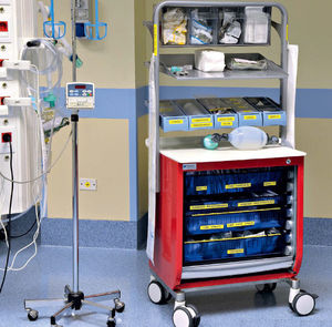 armadio per ospedale / con serrandina / con rotelle