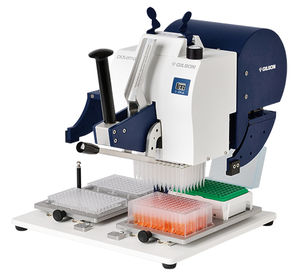 sistema automatico di pipettaggio da laboratorio