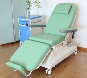 poltrona per emodialisi elettrica / a 3 sezioni / con rotelle / ad altezza regolabile