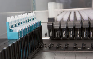 workstation per la scoperta di nuovi farmaci / di manipolazione di liquidi / da banco / robotizzata