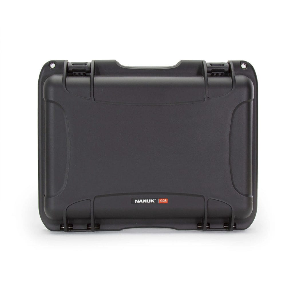NANUK Custodia 4-in-1 Per AirTag - Supporto Con Cordino, Velcro E Adesivo 3M Per Valigie, Chiavi, Bici - Nero