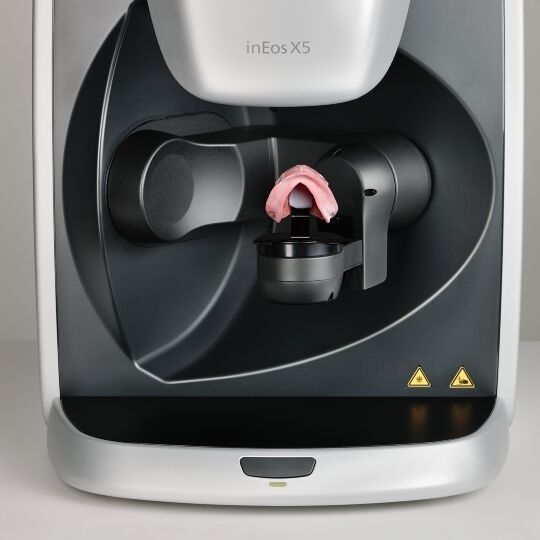 Scanner 3D per laboratorio odontotecnico inEos X5 DENTSPLY