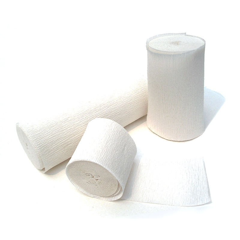 Bendaggio elastico aiuto con lesioni alle mani bendaggio di una mano di