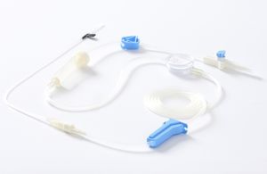 set di infusione con filtro per la prevenzione della contaminazione da particelle 1