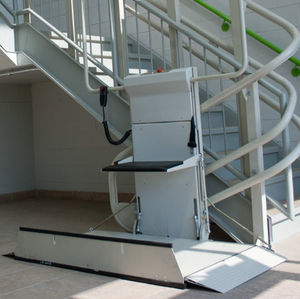piattaforma elevatrice per sedia a rotelle