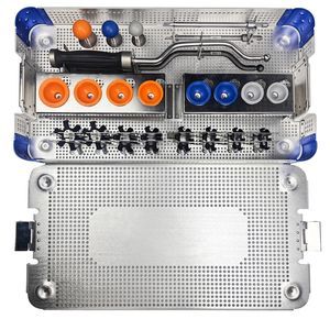 strumentario chirurgico per installazione di protesi di anca