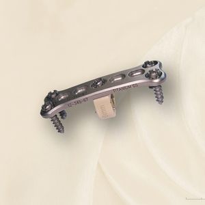 placca per osteotomia cervicale 1