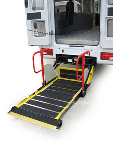 piattaforma elevatrice per sedia a rotelle 1