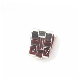 bracket ortodontici in metallo