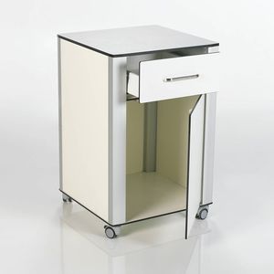 comodino con rotelle 1