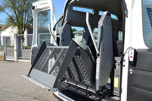 piattaforma elevatrice per sedia a rotelle 1