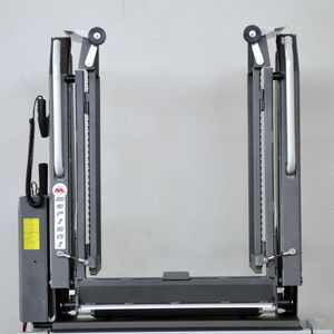 piattaforma elevatrice per sedia a rotelle 1