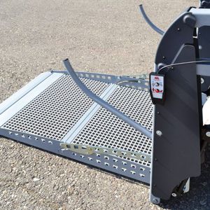 piattaforma elevatrice per sedia a rotelle 1