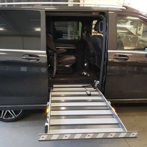 piattaforma elevatrice per sedia a rotelle 1