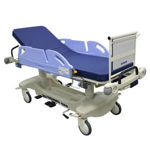 barella con carrello per terapia intensiva