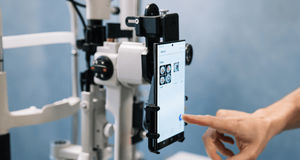 adattatore per smartphone per lampada a fessura