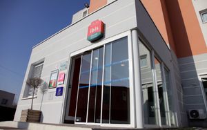 porta per struttura sanitaria