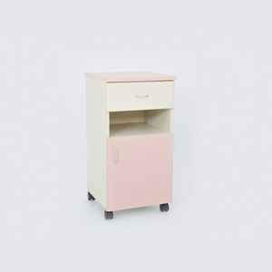 comodino con rotelle 1