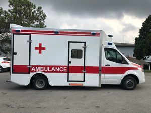 ambulanza con compartimenti