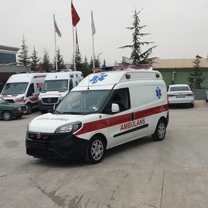 ambulanza per trasferimento di pazienti