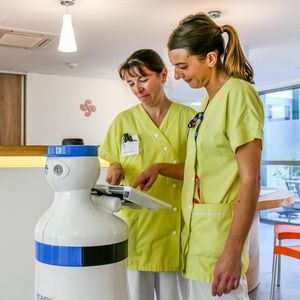 robot di telepresenza per residenza sanitaria assistenziale