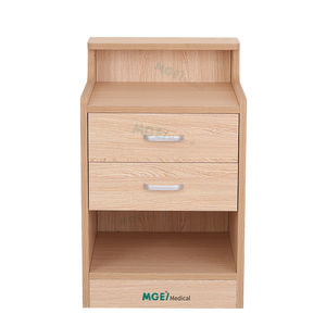 comodino con cassetti