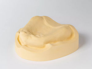 materiale odontoiatrico in gesso