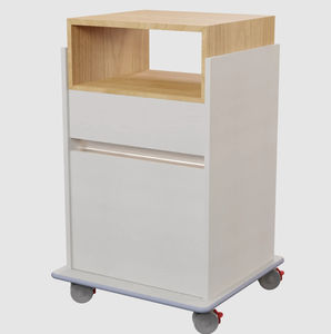 comodino con rotelle 1
