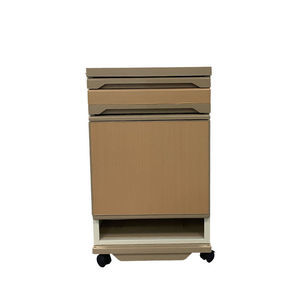 comodino con cassetti 1