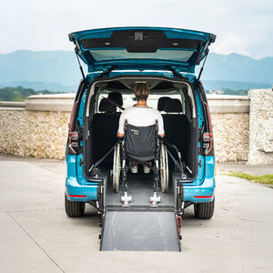 veicolo per disabili furgone