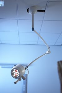 lampada scialitica a soffitto