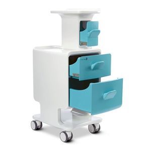comodino con cassetti 1