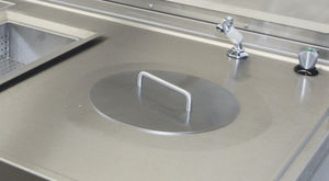 banco da laboratorio con lavandino
