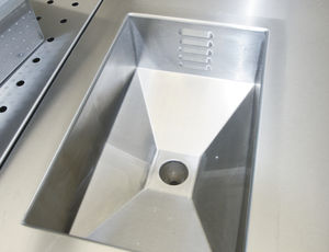 banco da laboratorio con lavandino