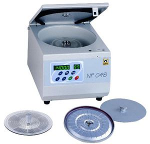 centrifuga da laboratorio / a microematocrito / da banco / ventilata