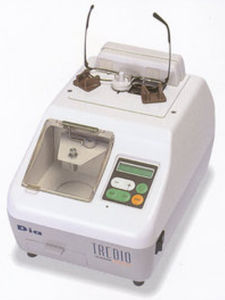 tastatore di montature di occhiali