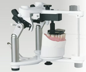 articolatore dentale completamente regolabile