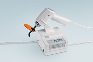 lampada polimerizzante odontoiatrica