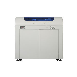 analizzatore di chimica clinica automatizzato