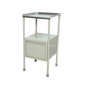 comodino con cassetti