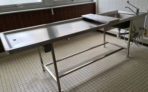 tavolo per autopsia da laboratorio 1