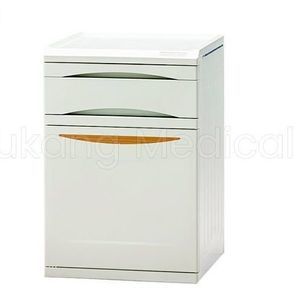 comodino con cassetti 1