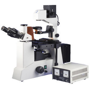 microscopio trinoculare