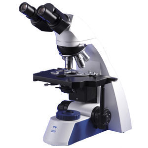 microscopio trinoculare