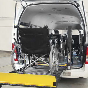 veicolo per disabili furgone