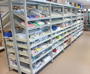 scaffalatura per farmacia