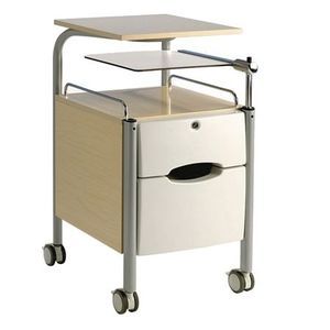 comodino con rotelle