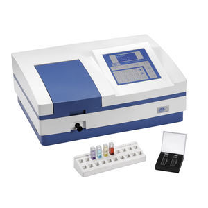 spettrofotometro UV-visibile
