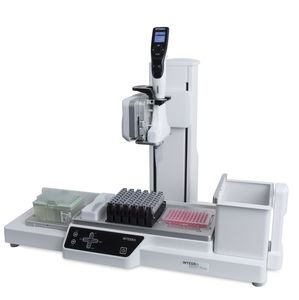 sistema automatico di pipettaggio da laboratorio
